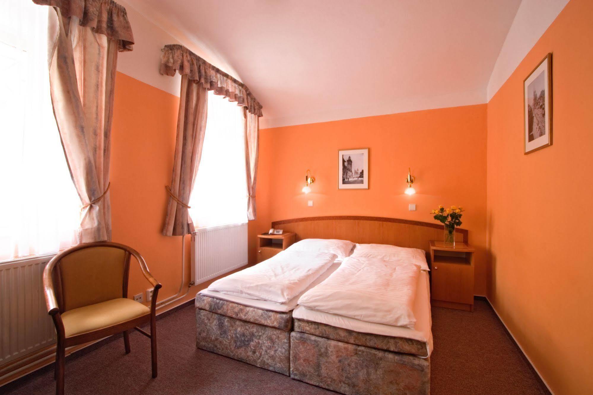 Hotel White Lion Prague Room photo